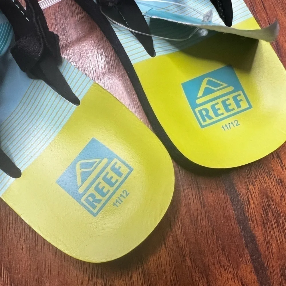 ▶️ REEF ◀️  Little Ahi flip flop sandals. Kids 11/12